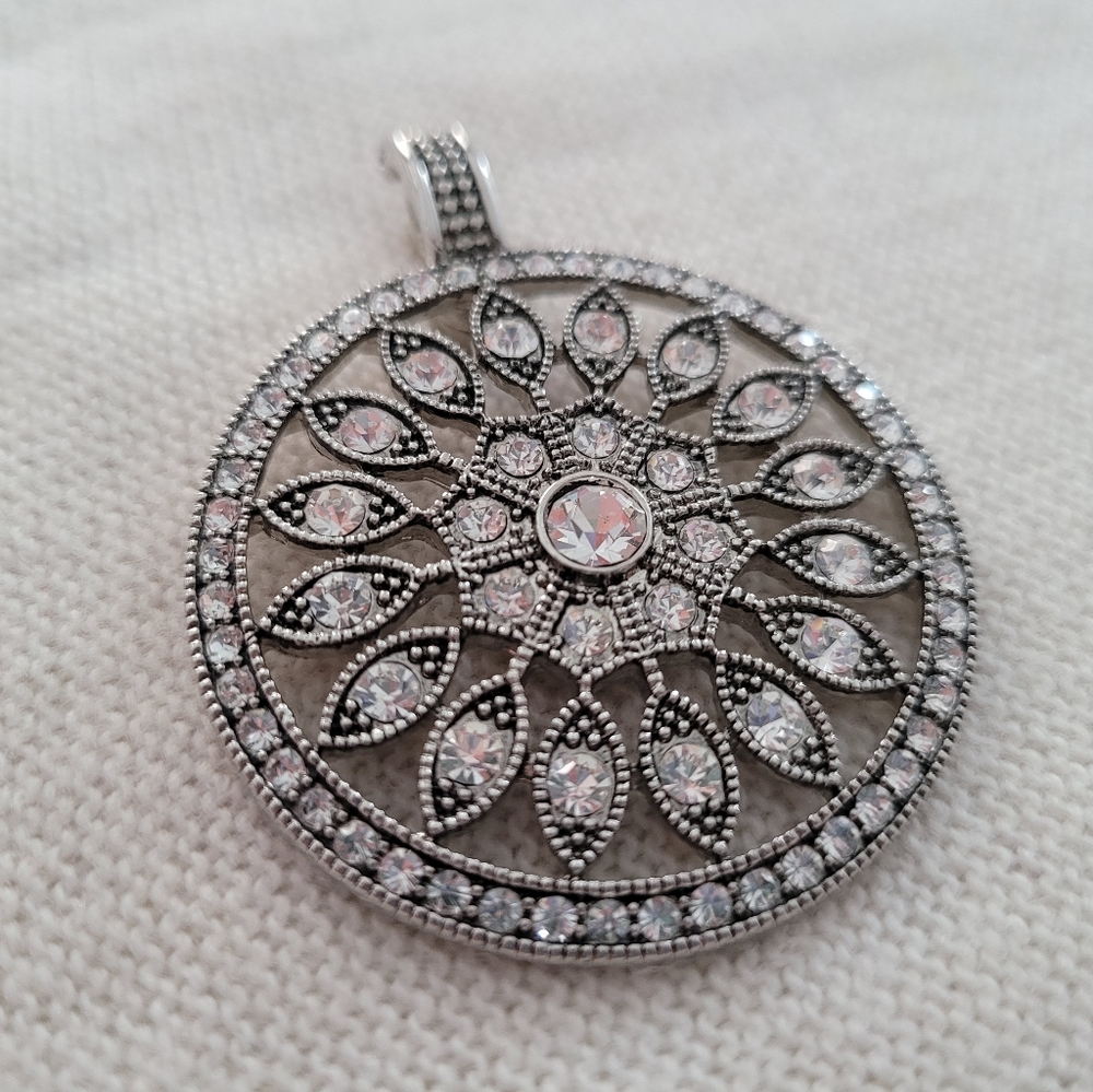 Art Deco Round Silver Pendant with Rhinestones